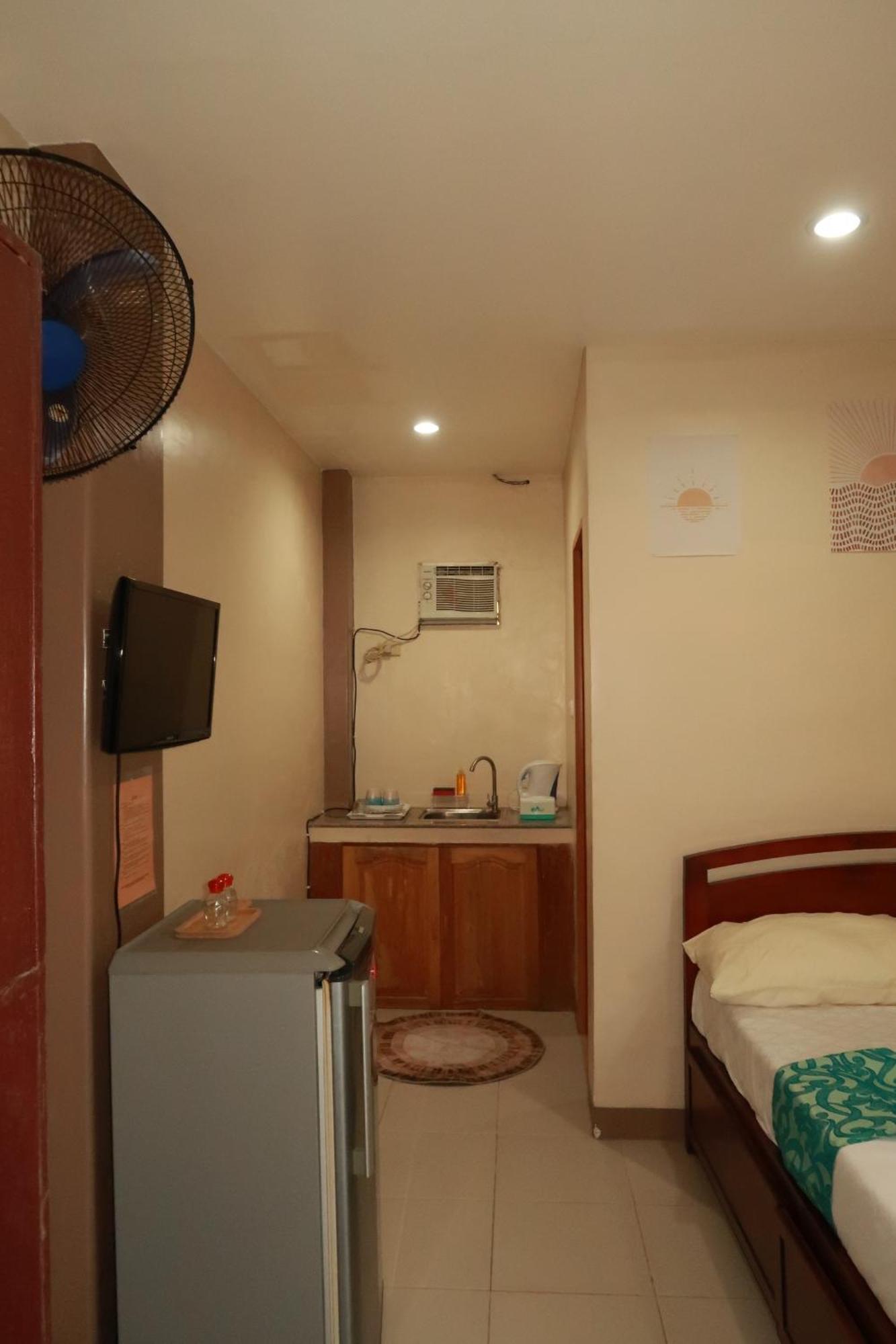 Jo-Cris Apartelle Lapu-Lapu City Exterior foto